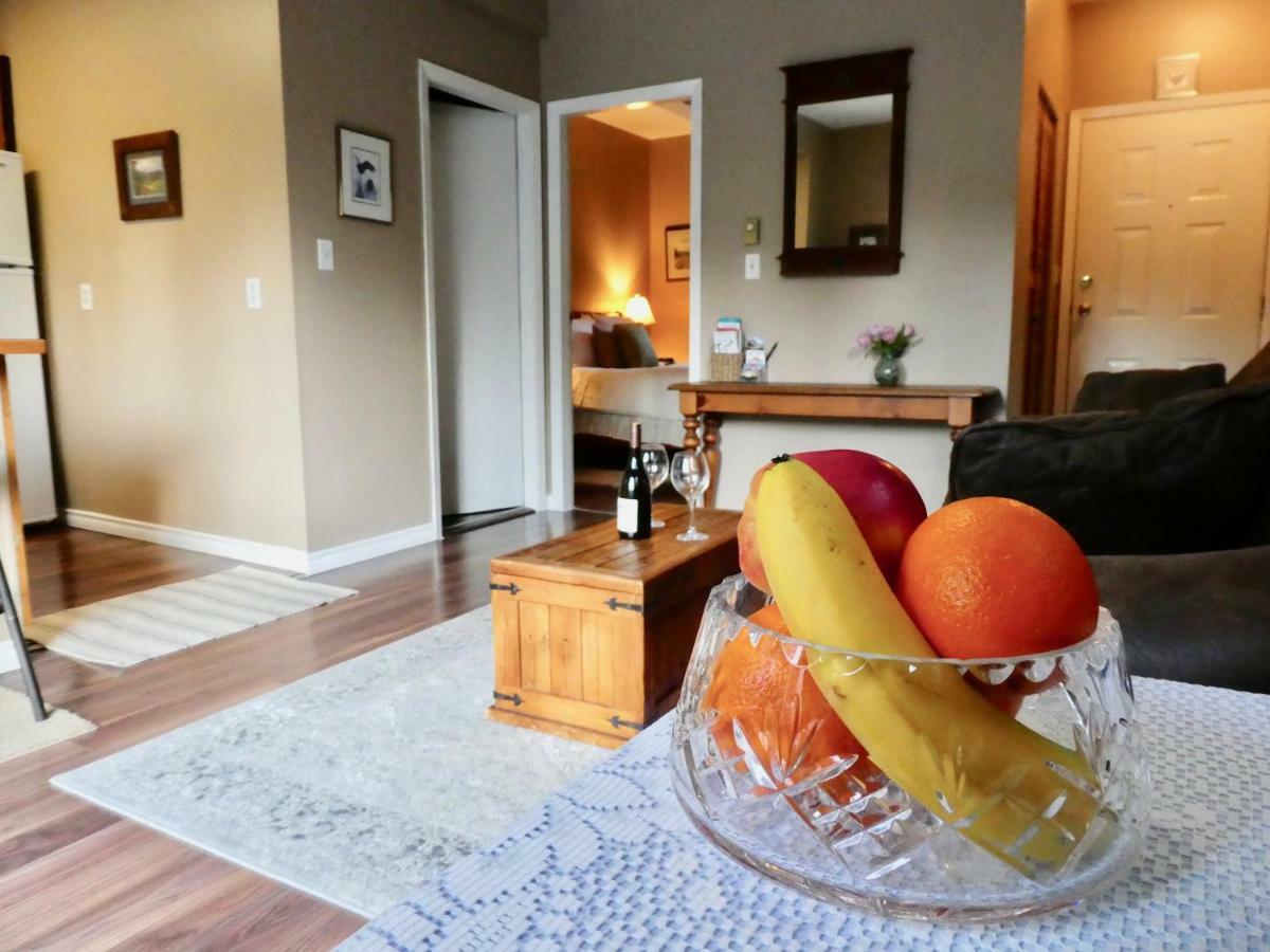 Belle Neige Suites: Whistler Esterno foto